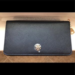 Tory Burch Emerson Zip Passport Continental Wallet